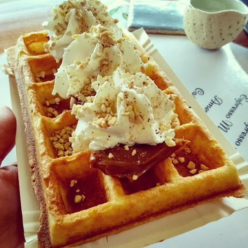 https://www.facebook.com/FiuFiuCAFE/
