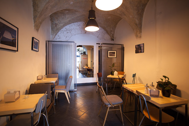 Comentarii opinii despre 8 stolików