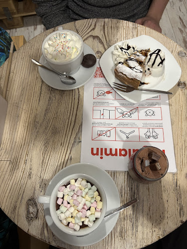 Opinii despre Kocia Kawiarnia „Koci Gościniec”/dla miłośników kotow/adopcja kota în Bytom - Gastronomia