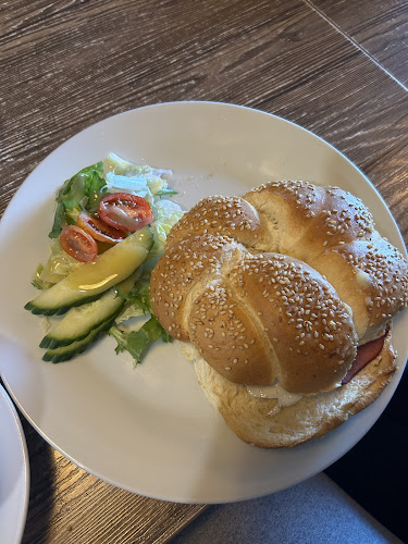 Różana Piekarnia Cukiernia Kawiarnia