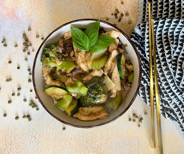 Yam Yam Thai To Go - Gastronomia