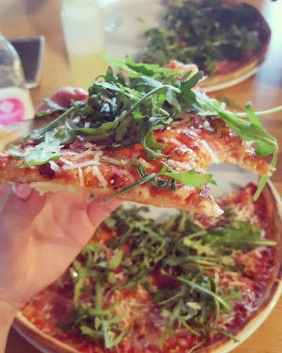 Viaduct Pizza Bar - Gastronomia