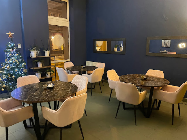 Złote a skromne ciastka - Gastronomia