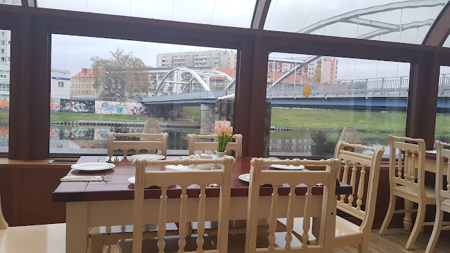 Ostrówek 19, 45-082 Opole