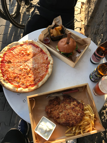 Opinii despre Klubokawiarnia Zakład Mięsny în Warszawa - Gastronomia