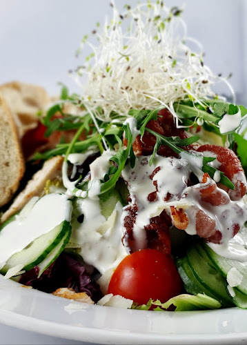 Restauracja: "Pod Złotym Liściem"