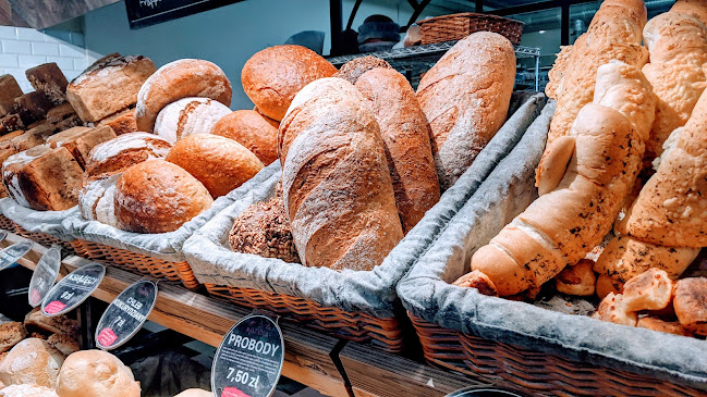 Różana Piekarnia Cukiernia Kawiarnia - Gastronomia