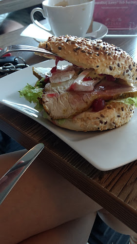 Różana Piekarnia Cukiernia Kawiarnia - Gastronomia