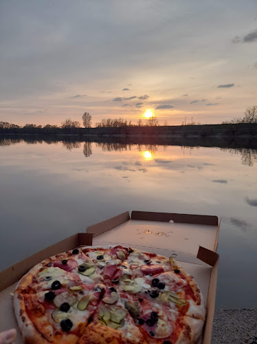 Pizzeria CheNoJo - Gastronomia