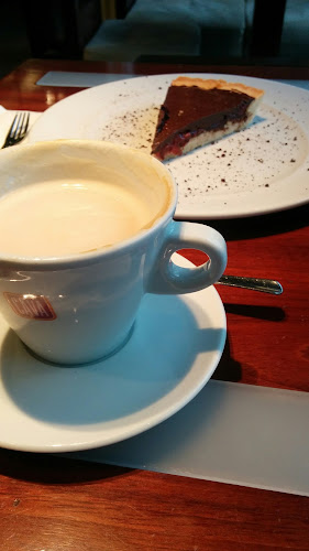 CAVA Organic Bistro Café Złote Tarasy - Gastronomia