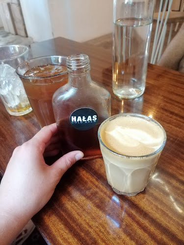 Opinii despre HAŁAS Coffee+Vinyl în Warszawa - Gastronomia