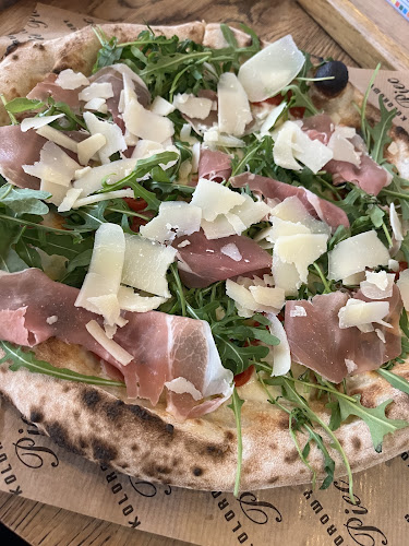 Kolorowy Piec Pizza Włoska - Gastronomia