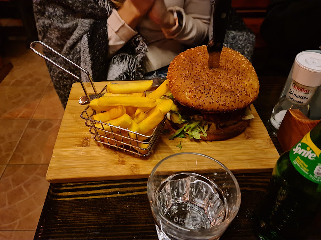 Restauracja: "Pod Złotym Liściem" - Gastronomia