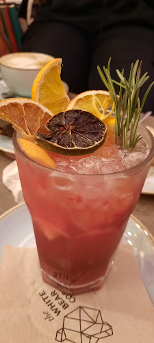 Opinii despre The White Bear Coffee Lublin în Lublin - Gastronomia