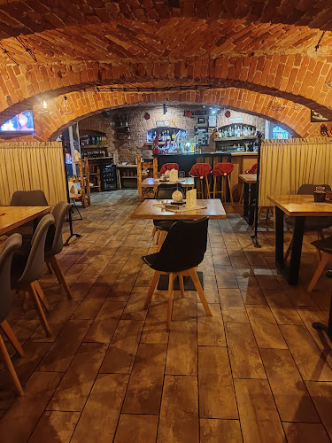 Piwniczna Restauracja & Pub - Gastronomia