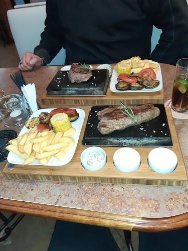 Opinii despre Black & White Grill & Drink Bar în Międzyzdroje - Gastronomia