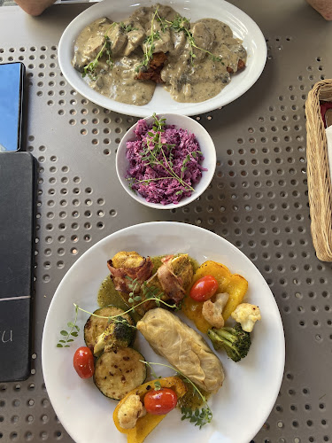 Restauracja i pokoje gościnne Kolejowa 18 - Gastronomia