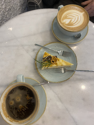 Opinii despre The White Bear Coffee Liniarskiego în Białystok - Gastronomia