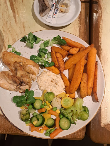 Rogata. Kuchnia lokalna. Kuchnia tradycyjna. Kuchnia beskidzka. Imprezy okolicznościowe.Rezerwacje firmowe.