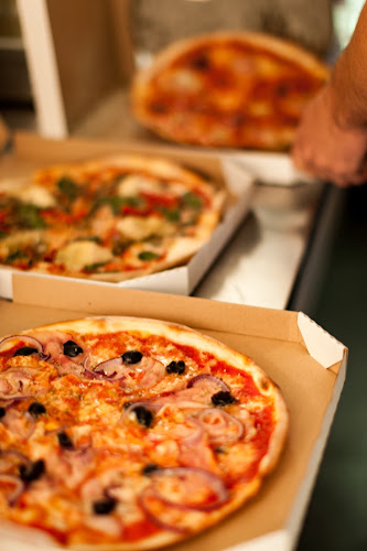 Opinii despre Viaduct Pizza Bar în Warszawa - Gastronomia