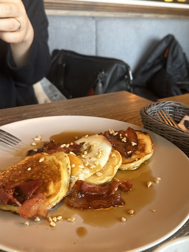 Opinii despre Różana Piekarnia Cukiernia Kawiarnia în Wrocław - Gastronomia