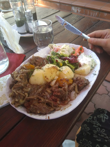 Fantazja Restauracja, Noclegi - Gastronomia