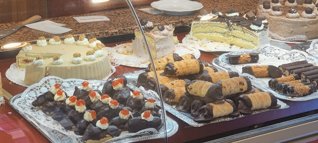 Café Und Konditorei Schedel GbR - Gastronomia