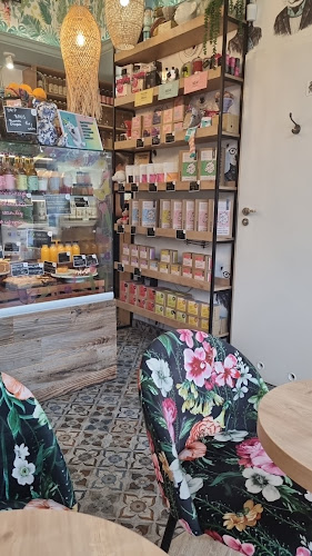 The White Bear Coffee Liniarskiego - Gastronomia