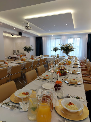 Restauracja Domu Pielgrzyma "W Sosnowym Gaju" Hotel Obiad Noclegi