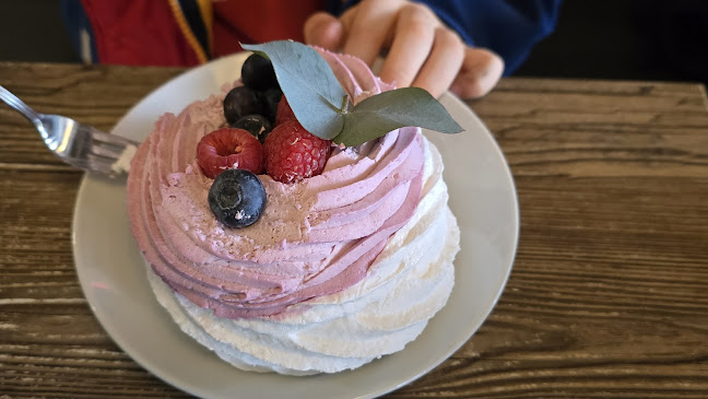 Różana Piekarnia Cukiernia Kawiarnia - Gastronomia